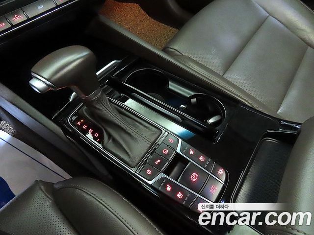 Kia K7 2018 — photo 17