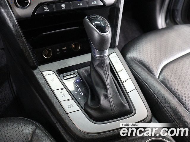 Hyundai AVANTE 2016 — photo 13