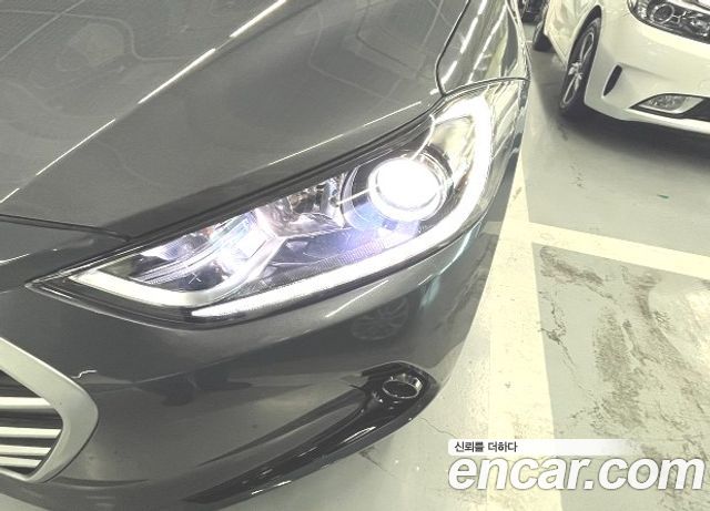 Hyundai AVANTE 2016 — photo 14