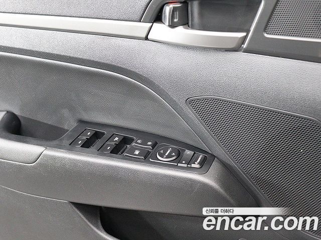 Hyundai AVANTE 2016 — photo 15