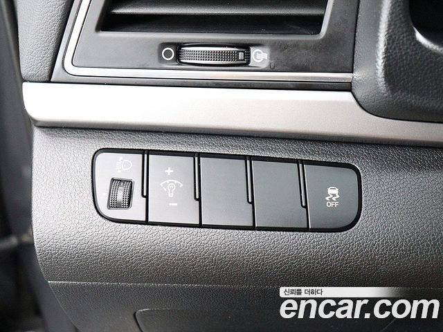 Hyundai AVANTE 2016 — photo 16