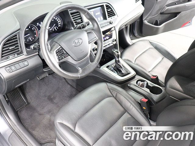 Hyundai AVANTE 2016 — photo 18