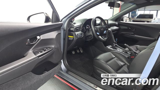 Hyundai Veloster 2019 — photo 13
