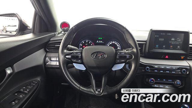 Hyundai Veloster 2019 — photo 18