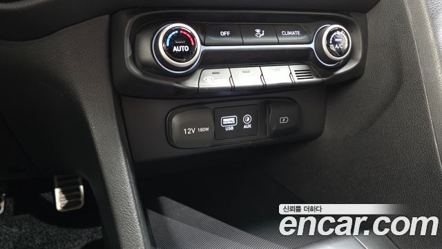 Hyundai Veloster 2019 — photo 24