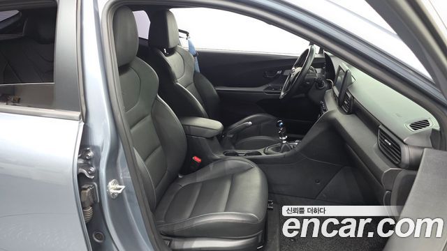 Hyundai Veloster 2019 — photo 16