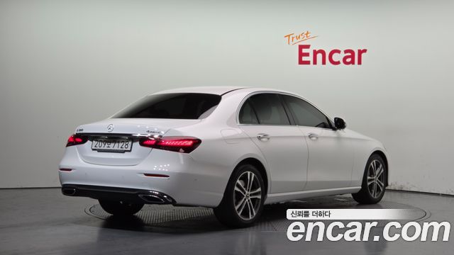 Mercedes-Benz E-Class 2022 — photo 2