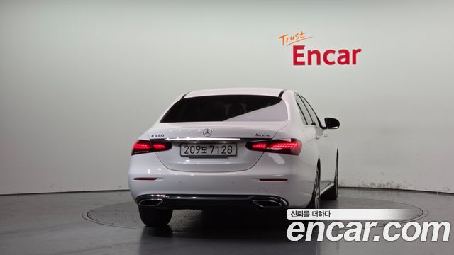 Mercedes-Benz E-Class 2022 — photo 4