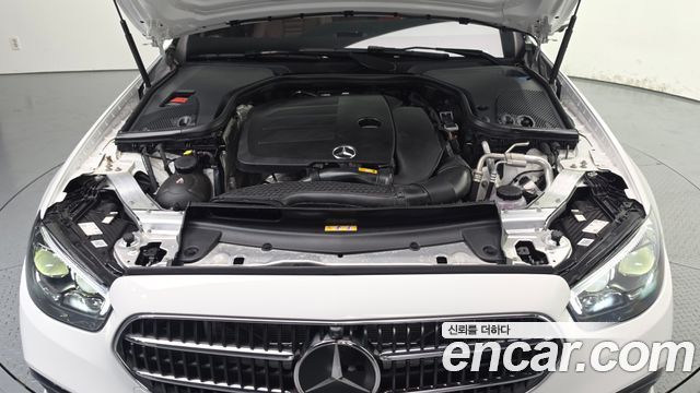 Mercedes-Benz E-Class 2022 — photo 6