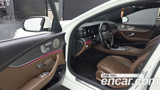 Mercedes-Benz E-Class 2022 — photo 13