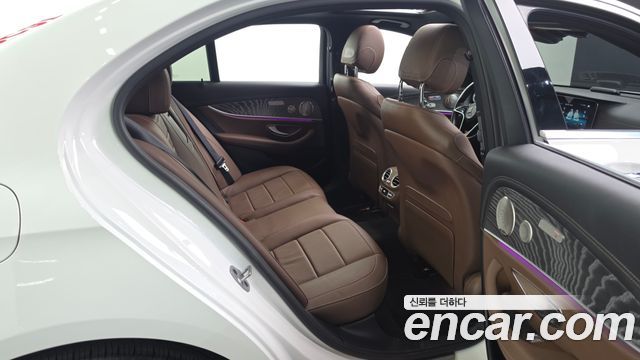 Mercedes-Benz E-Class 2022 — photo 18