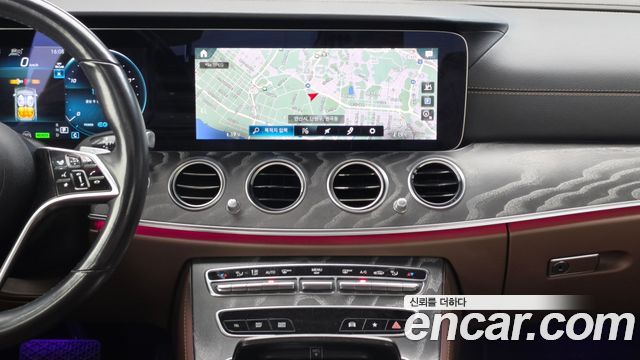 Mercedes-Benz E-Class 2022 — photo 20