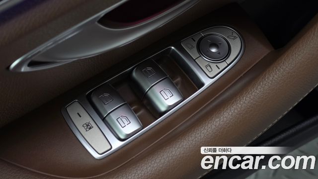 Mercedes-Benz E-Class 2022 — photo 25
