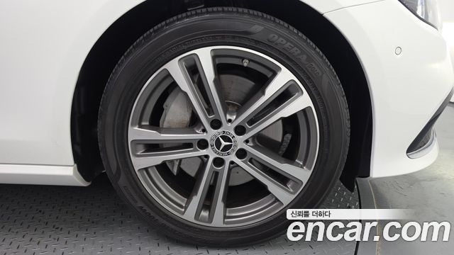 Mercedes-Benz E-Class 2022 — photo 7