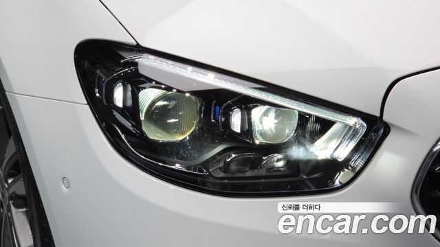 Mercedes-Benz E-Class 2022 — photo 8