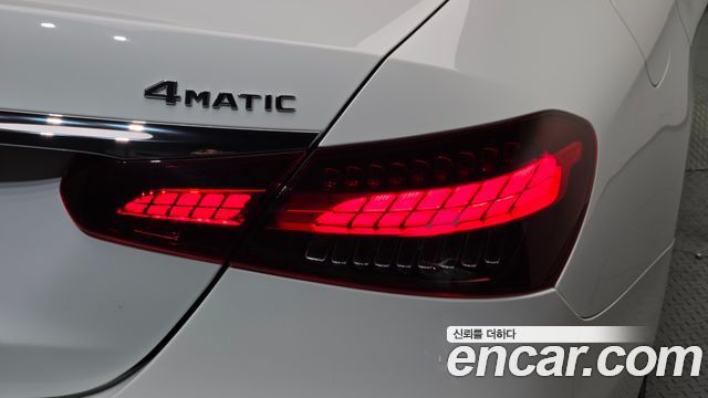 Mercedes-Benz E-Class 2022 — photo 9