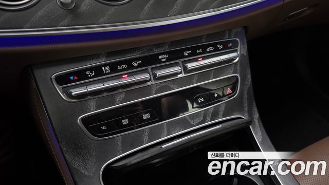 Mercedes-Benz E-Class 2022 — photo 30