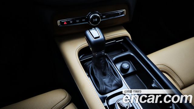 Volvo XC90 2018 — photo 9