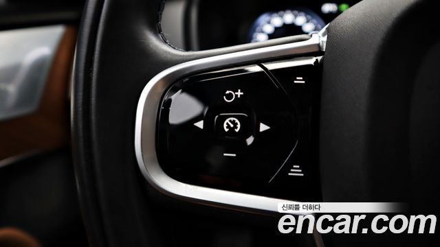 Volvo XC90 2018 — photo 12