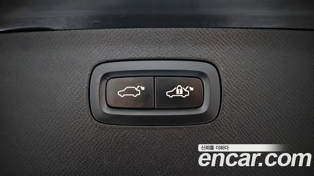 Volvo XC90 2018 — photo 17