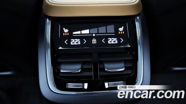 Volvo XC90 2018 — photo 19