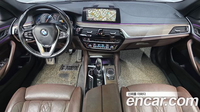 BMW 5-Series 2017 — photo 10