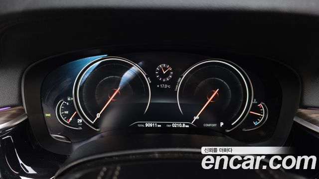 BMW 5-Series 2017 — photo 11