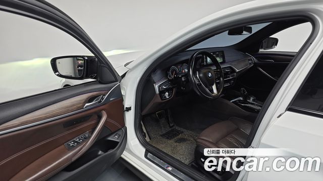 BMW 5-Series 2017 — photo 13