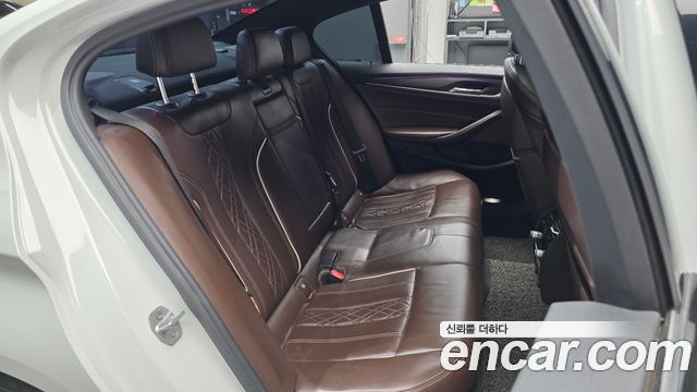 BMW 5-Series 2017 — photo 18