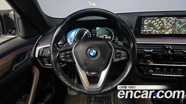 BMW 5-Series 2017 — photo 20