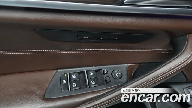 BMW 5-Series 2017 — photo 25