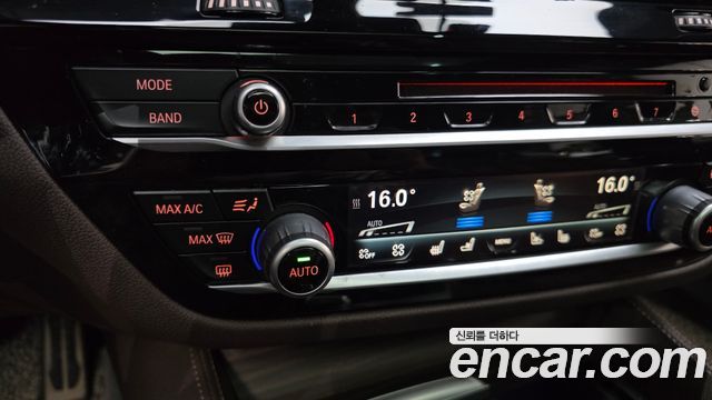 BMW 5-Series 2017 — photo 29
