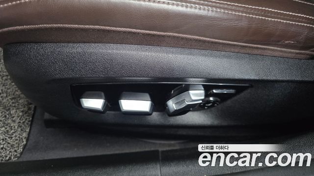 BMW 5-Series 2017 — photo 31