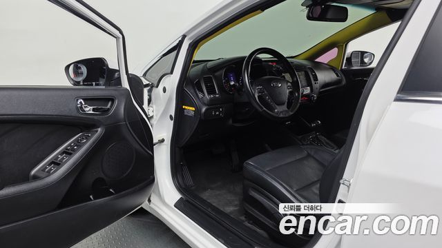 Kia K3 2015 — photo 10