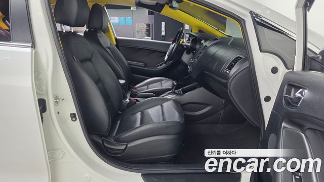 Kia K3 2015 — photo 11