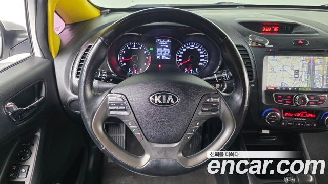 Kia K3 2015 — photo 13