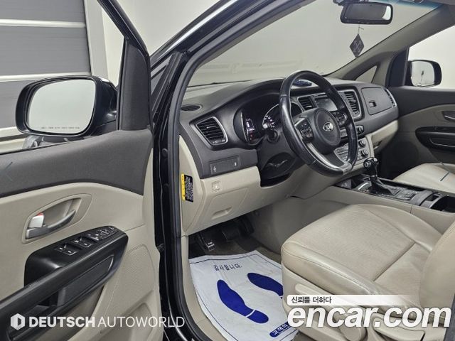 Kia Canival 2016 — photo 11