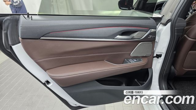 BMW Gran Turismo 2022 — photo 15