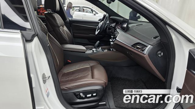 BMW Gran Turismo 2022 — photo 16