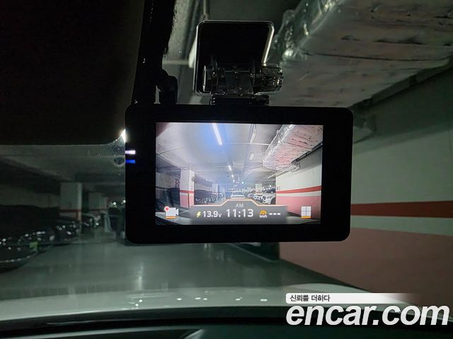 Genesis GV60 2023 — photo 13