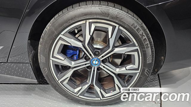 BMW i4 2023 — photo 7