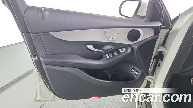 Mercedes-Benz GLC-Class 2019 — photo 14