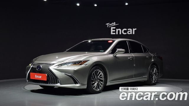 Lexus ES 2019 — photo 1