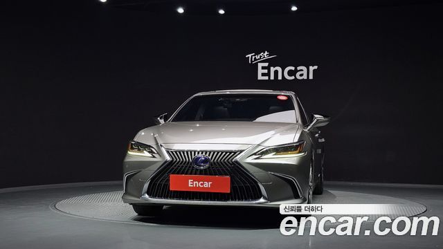 Lexus ES 2019 — photo 3