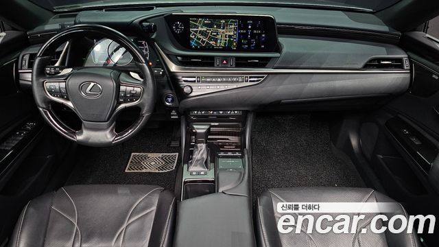 Lexus ES 2019 — photo 7
