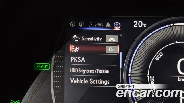 Lexus ES 2019 — photo 18
