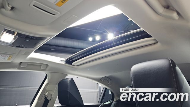 Lexus ES 2019 — photo 19