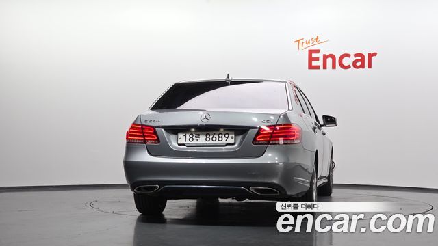 Mercedes-Benz E-Class 2014 — photo 4