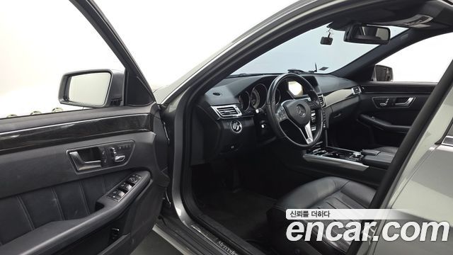 Mercedes-Benz E-Class 2014 — photo 10