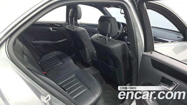 Mercedes-Benz E-Class 2014 — photo 12